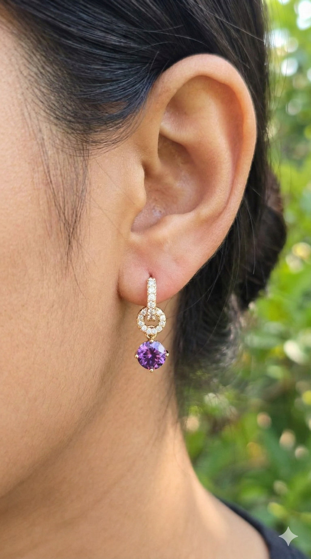 young woman wearing gold-plated hypoallergenic earrings, showing their anti-tarnish shine suitable for sensitive skin and daily wear