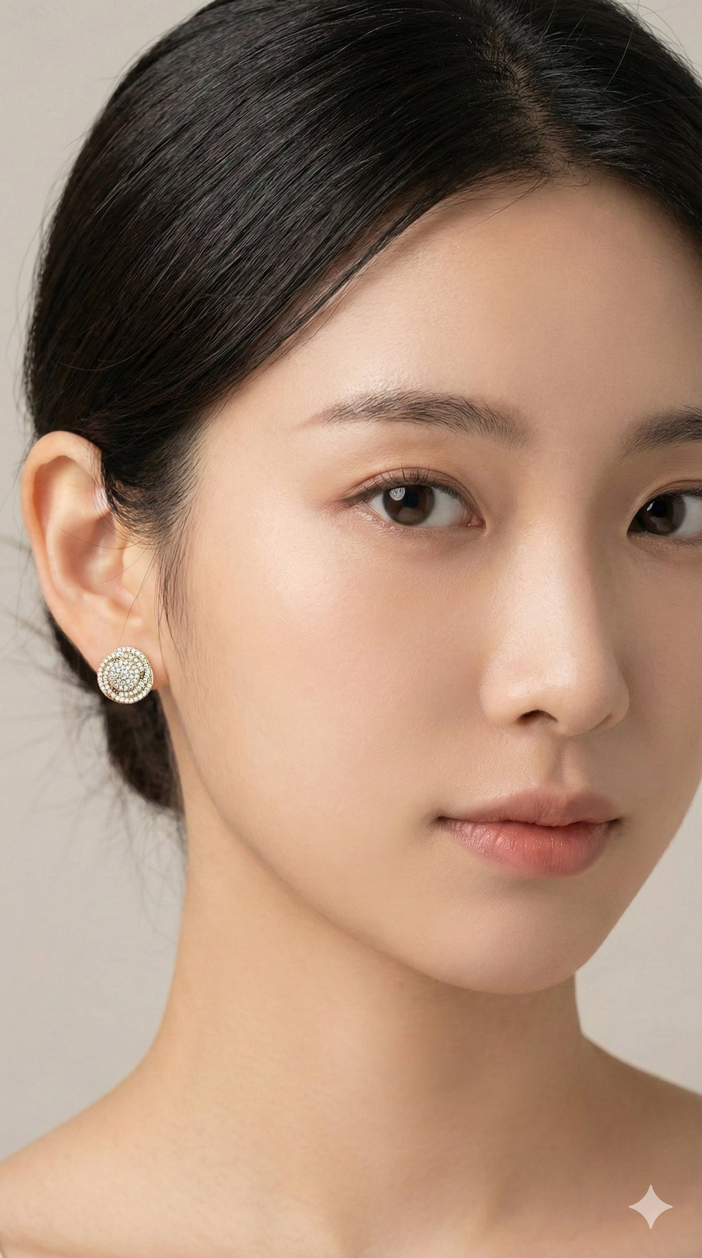 young woman wearing gold-plated hypoallergenic earrings, showing their anti-tarnish shine suitable for sensitive skin and daily wear