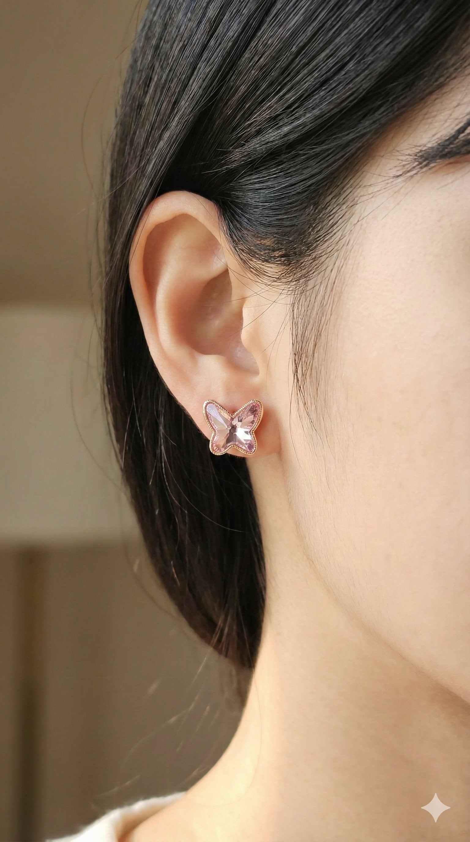 young woman wearing gold-plated hypoallergenic earrings, showing their anti-tarnish shine suitable for sensitive skin and daily wear