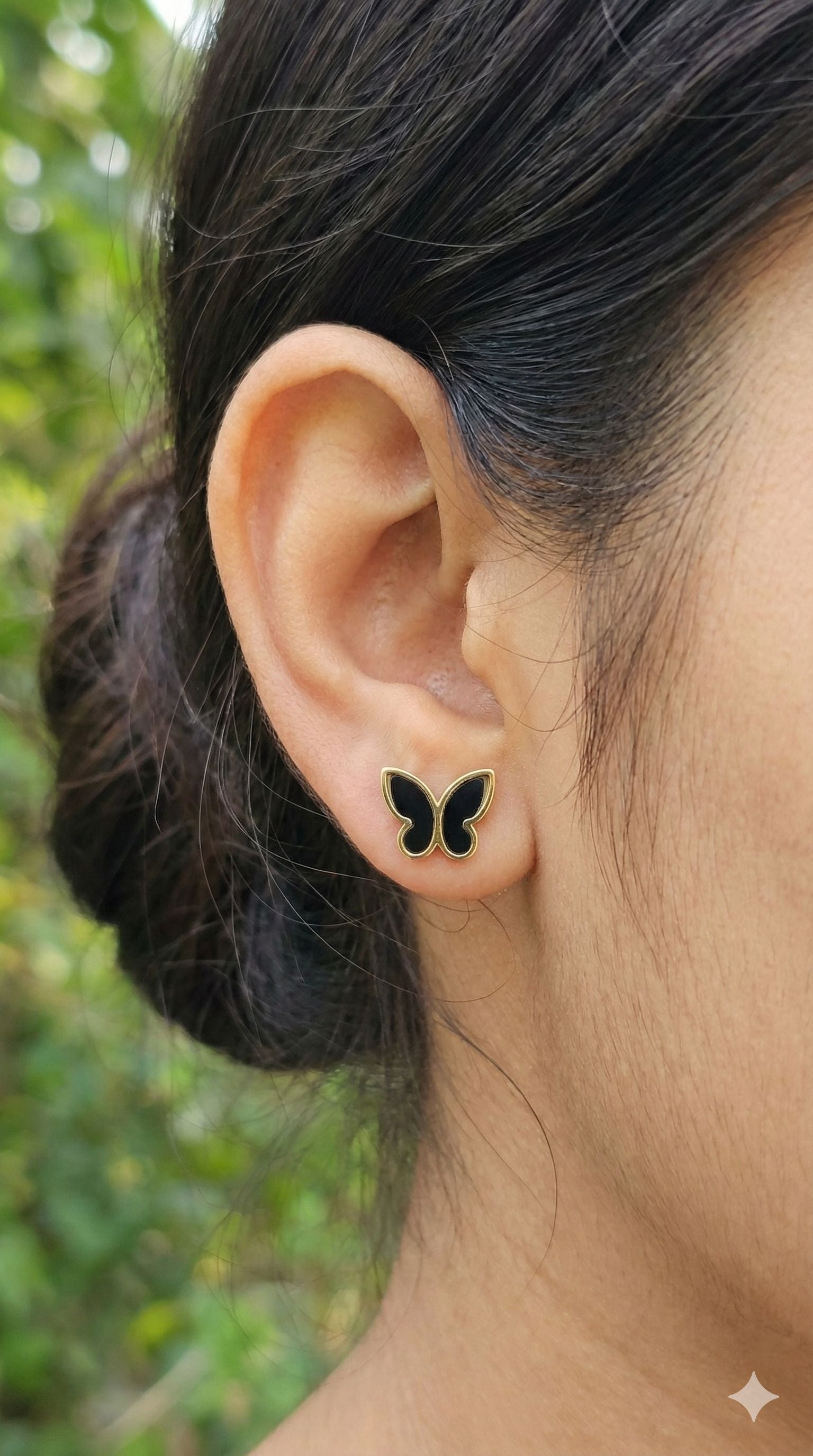 young woman wearing gold-plated hypoallergenic earrings, showing their anti-tarnish shine suitable for sensitive skin and daily wear
