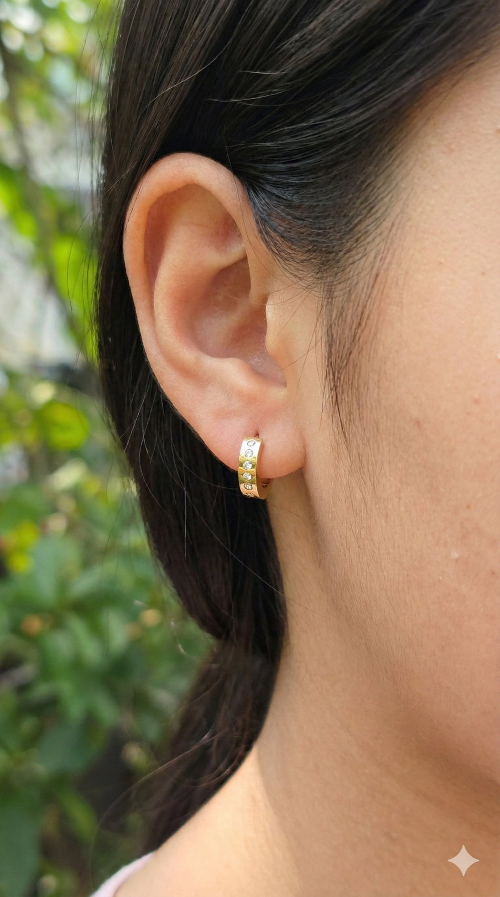 young woman wearing gold-plated hypoallergenic earrings, showing their anti-tarnish shine suitable for sensitive skin and daily wear